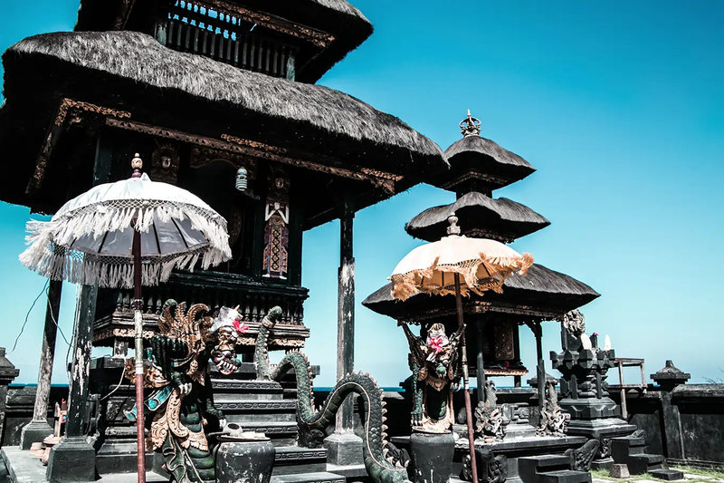 Explore why Bali for digital nomads is a top choice, offering coworking spaces, tropical lifestyle, and a thriving remote work community.